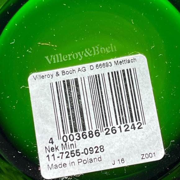 Villeroy & Boch lime green glass "Nek" mini-vase, 8 in (20.5 cm) high, with box. - Picture 9 of 10